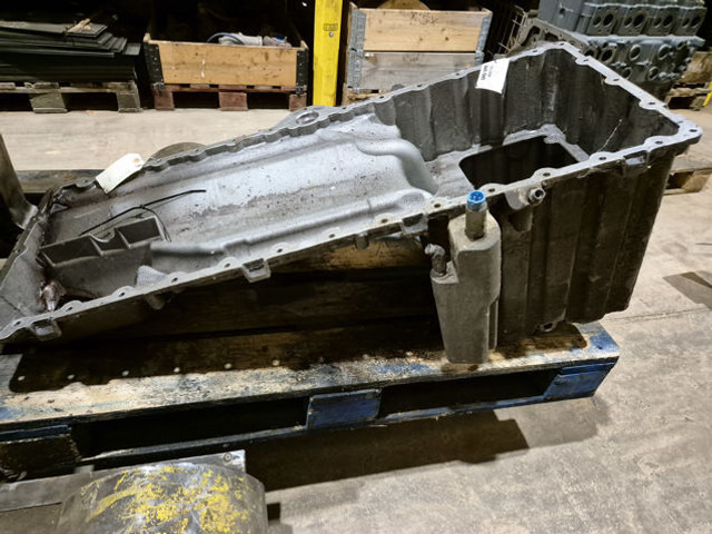 Liebherr Oil Sump - Karter: pilt 3 Liebherr Oil Sump - Karter: pilt 3