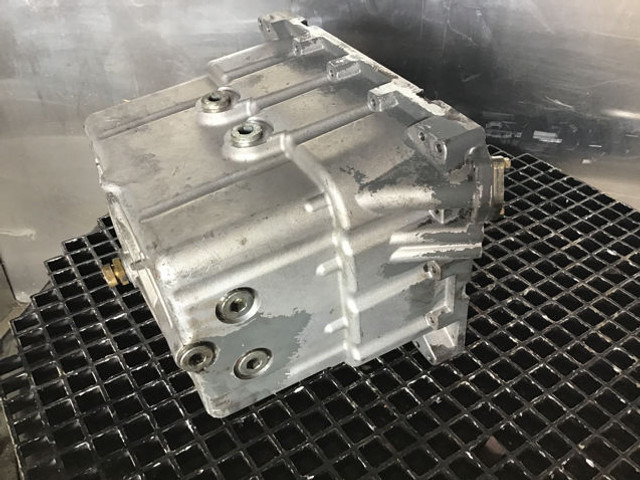 Liebherr Oil Sump - Karter: pilt 4 Liebherr Oil Sump - Karter: pilt 4