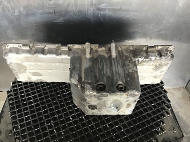 Liebherr Oil Sump - Karter: pilt 1 Liebherr Oil Sump - Karter: pilt 1