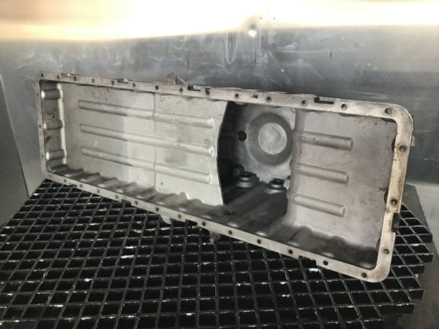 Liebherr Oil Sump - Karter: pilt 5 Liebherr Oil Sump - Karter: pilt 5