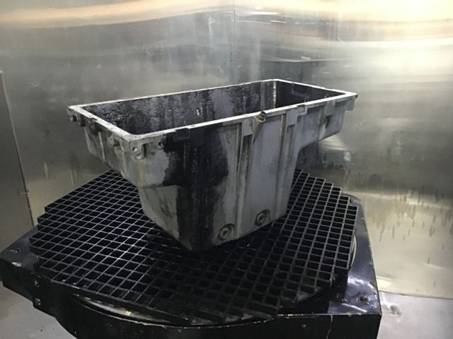 Liebherr Oil Sump - Karter: pilt 3 Liebherr Oil Sump - Karter: pilt 3