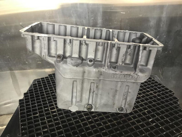 Liebherr Oil Sump - Karter: pilt 5 Liebherr Oil Sump - Karter: pilt 5