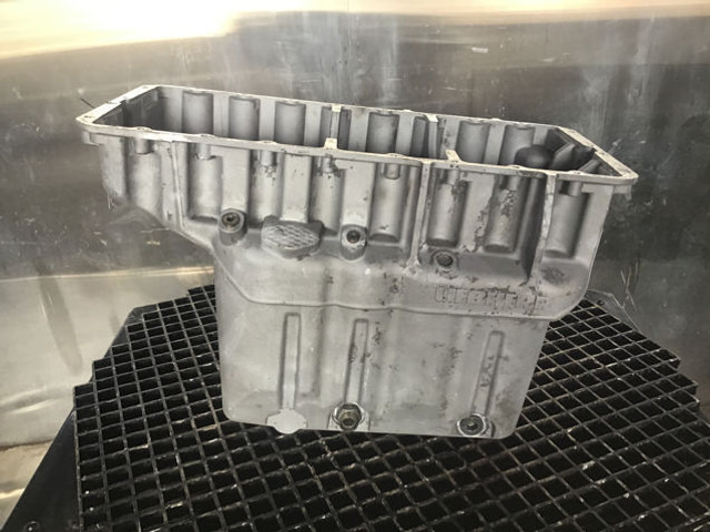 Liebherr Oil Sump - Karter: pilt 2 Liebherr Oil Sump - Karter: pilt 2