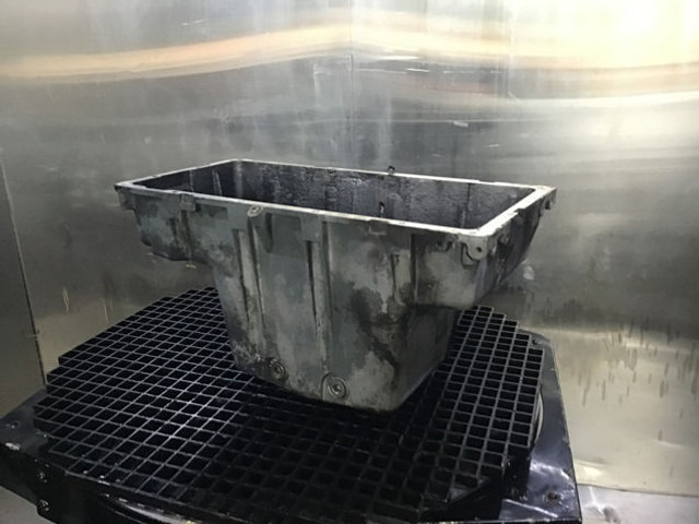 Liebherr Oil Sump - Karter: pilt 1 Liebherr Oil Sump - Karter: pilt 1