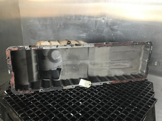 Liebherr Oil Sump - Karter: pilt 5 Liebherr Oil Sump - Karter: pilt 5