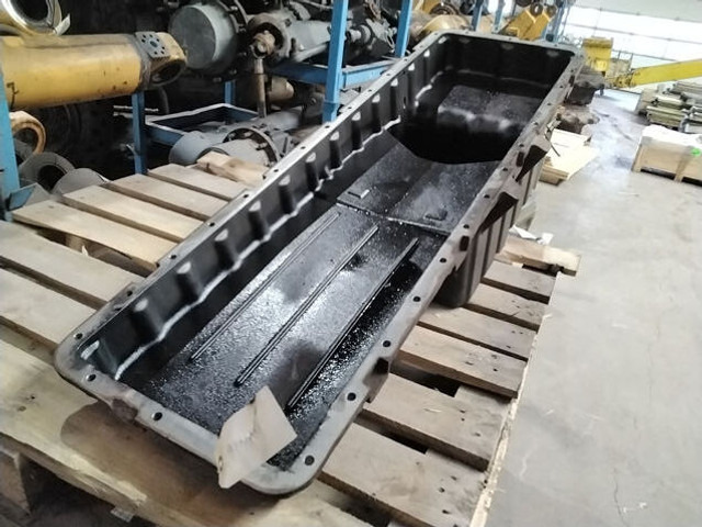 Liebherr Oil Sump - Karter: pilt 4 Liebherr Oil Sump - Karter: pilt 4