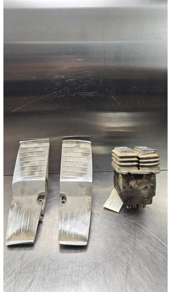 Liebherr Pilot Control Unit - Mootori juhtimisseade: pilt 1 Liebherr Pilot Control Unit - Mootori juhtimisseade: pilt 1