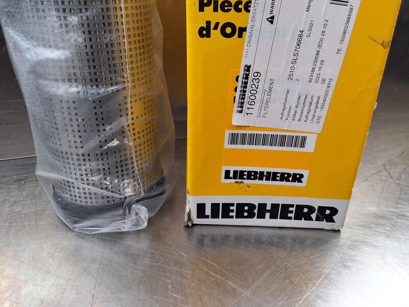 Liebherr R922 / R924 / R922 LC / R914 COMPACT / R920 LC / R920 NLC / R918 XLC / R918 LC / R918 NLC / R924 LC - Õhufilter: pilt 2 Liebherr R922 / R924 / R922 LC / R914 COMPACT / R920 LC / R920 NLC / R918 XLC / R918 LC / R918 NLC / R924 LC - Õhufilter: pilt 2