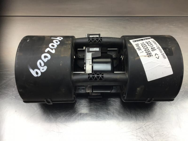 Liebherr R946 LC / R946 NLC / R956 / R976 / R926 LC / R920 / R920 LC - Salongiventilaator: pilt 2 Liebherr R946 LC / R946 NLC / R956 / R976 / R926 LC / R920 / R920 LC - Salongiventilaator: pilt 2