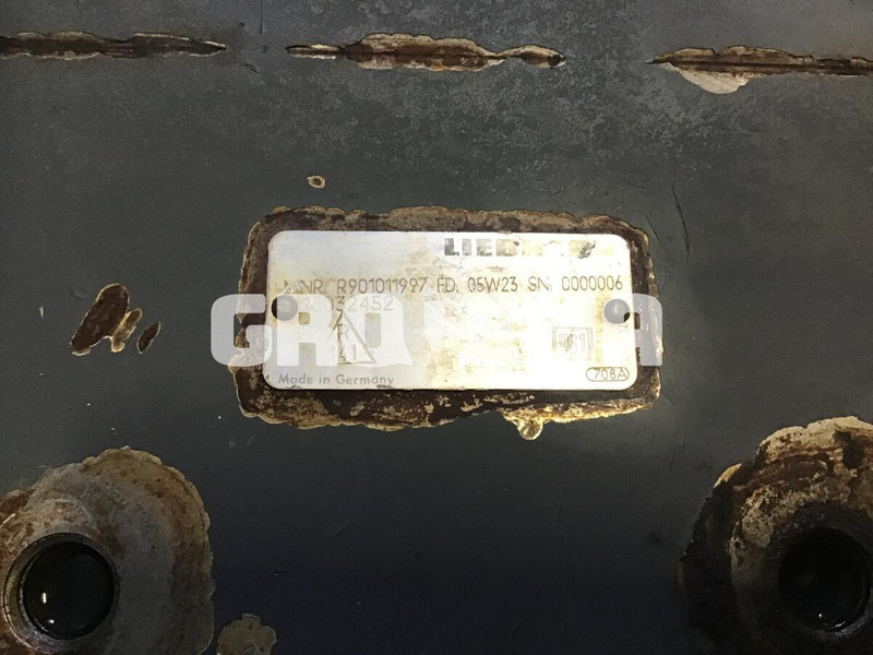 Liebherr R954C / R956 / R960 - Mootori pea: pilt 2 Liebherr R954C / R956 / R960 - Mootori pea: pilt 2