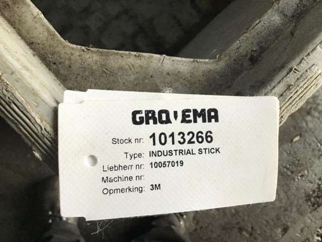Liebherr Stick 3 M - Pealisehitus ja välispind: pilt 5 Liebherr Stick 3 M - Pealisehitus ja välispind: pilt 5