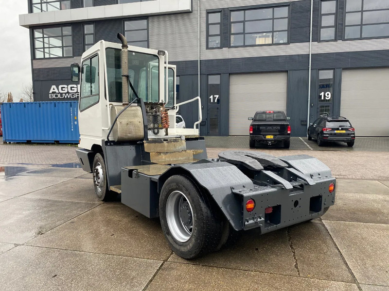 Terberg YT 182 4x2 / Terminal Tractor - Laotraktor: pilt 4 Terberg YT 182 4x2 / Terminal Tractor - Laotraktor: pilt 4