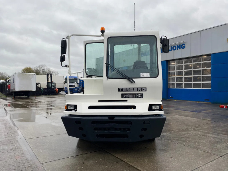Terberg YT 182 4x2 / Terminal Tractor - Laotraktor: pilt 2 Terberg YT 182 4x2 / Terminal Tractor - Laotraktor: pilt 2