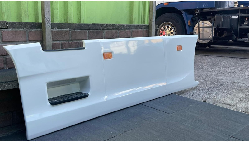 Scania Side Skirt Scania zijskirts - Aerodünaamika/ Spoiler - Veoauto: pilt 2 Scania Side Skirt Scania zijskirts - Aerodünaamika/ Spoiler - Veoauto: pilt 2