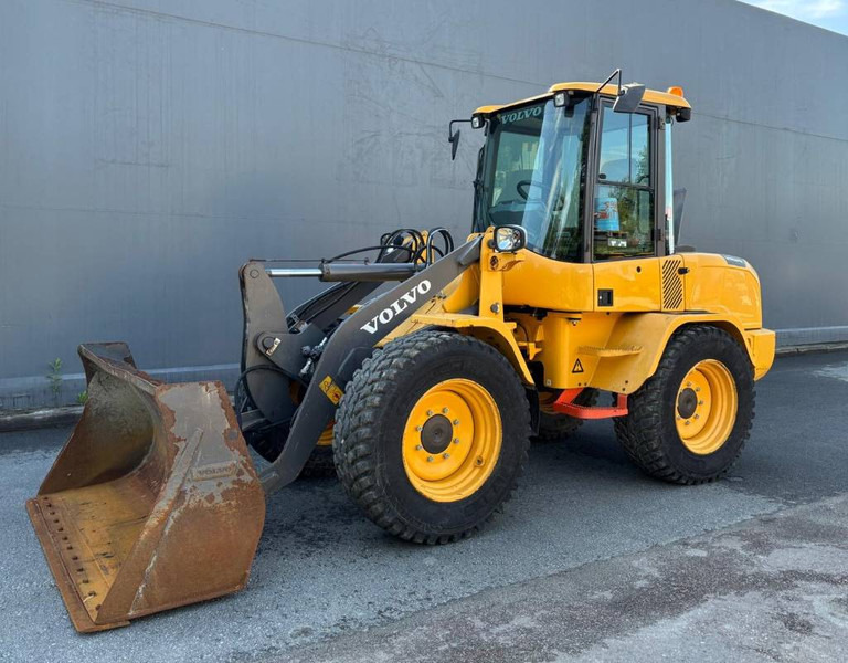 Volvo L 30 GS - Rataslaadur: pilt 1 Volvo L 30 GS - Rataslaadur: pilt 1