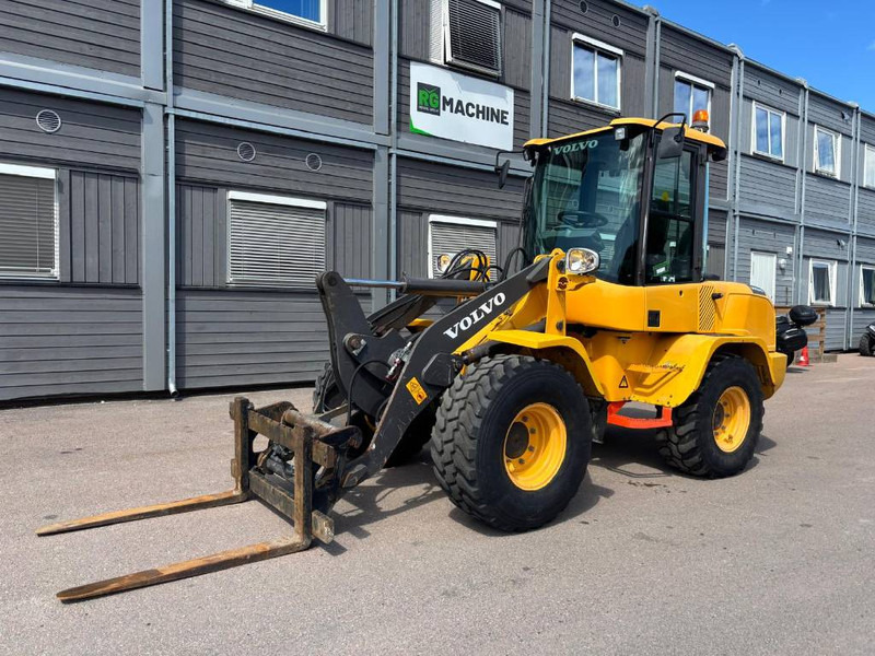 Volvo L 30 GS - Rataslaadur: pilt 1 Volvo L 30 GS - Rataslaadur: pilt 1