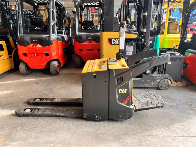 Caterpillar NPV20N2 - Kaubaaluste tõstuk: pilt 1 Caterpillar NPV20N2 - Kaubaaluste tõstuk: pilt 1