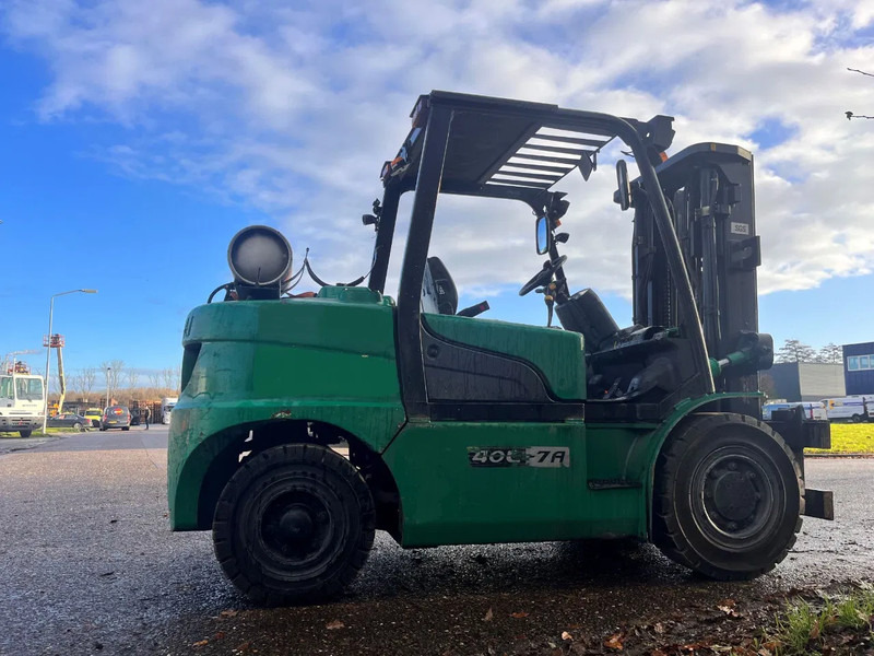 Hyundai 40L-7A - Gaasitõstuk: pilt 2 Hyundai 40L-7A - Gaasitõstuk: pilt 2