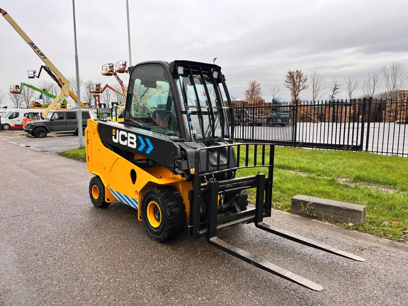 JCB TLT30-19E - Teleskooprataslaadur: pilt 3 JCB TLT30-19E - Teleskooprataslaadur: pilt 3