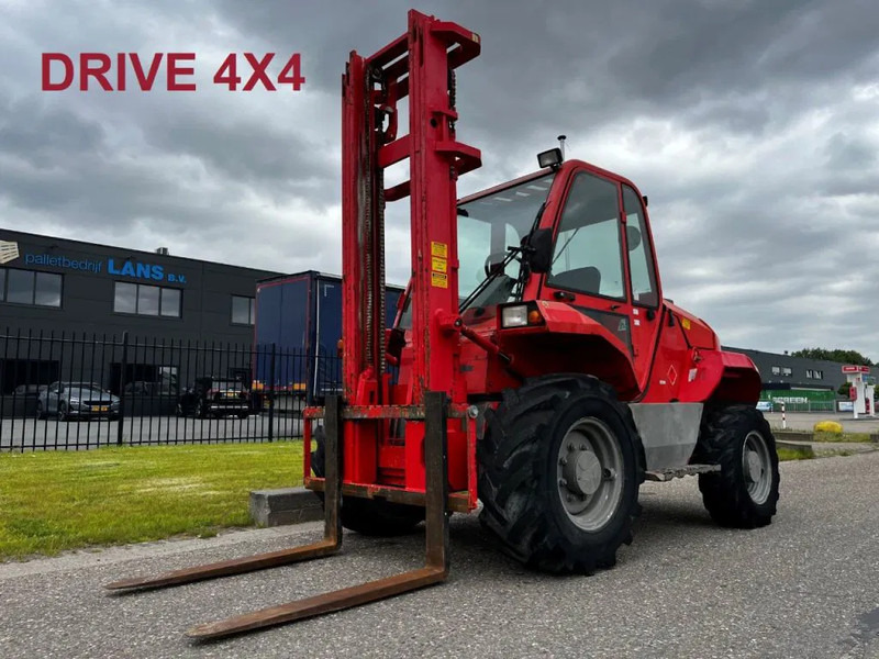 Manitou M30-4 4X4 - Ebatasasel maastikul kohanduv kahveltõstuk: pilt 1 Manitou M30-4 4X4 - Ebatasasel maastikul kohanduv kahveltõstuk: pilt 1