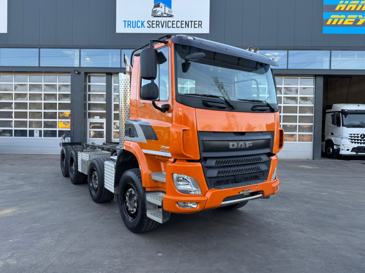 DAF CF440 8x4 Fahrgestell - Kabiinišassiiga veoauto: pilt 3 DAF CF440 8x4 Fahrgestell - Kabiinišassiiga veoauto: pilt 3