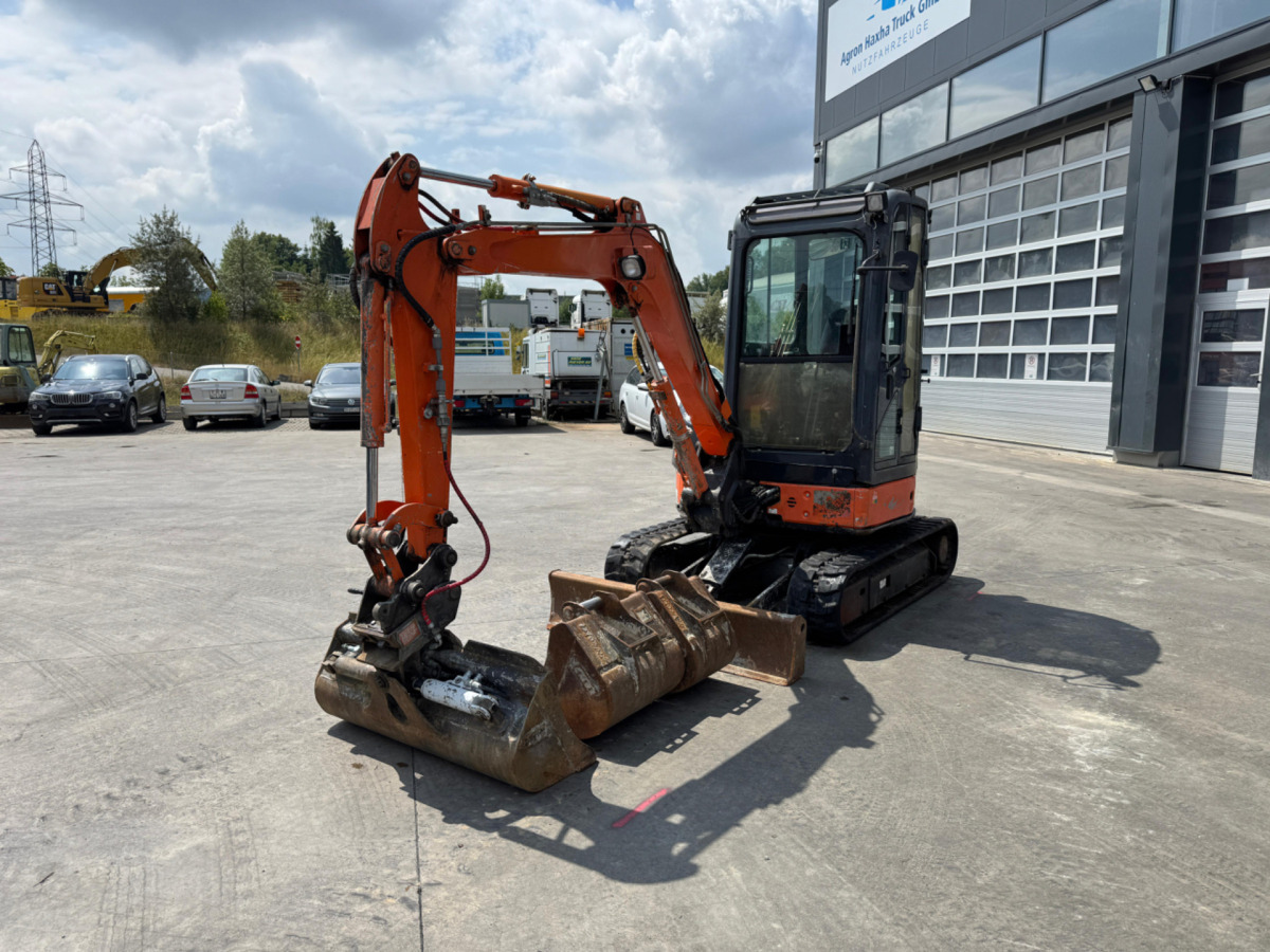 HITACHI Zaxis 30U-2 CSR - Lintekskavaator: pilt 1 HITACHI Zaxis 30U-2 CSR - Lintekskavaator: pilt 1