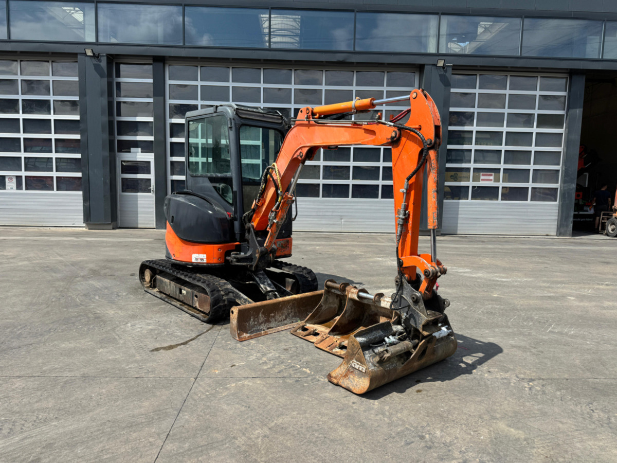 HITACHI Zaxis 30U-2 CSR - Lintekskavaator: pilt 2 HITACHI Zaxis 30U-2 CSR - Lintekskavaator: pilt 2