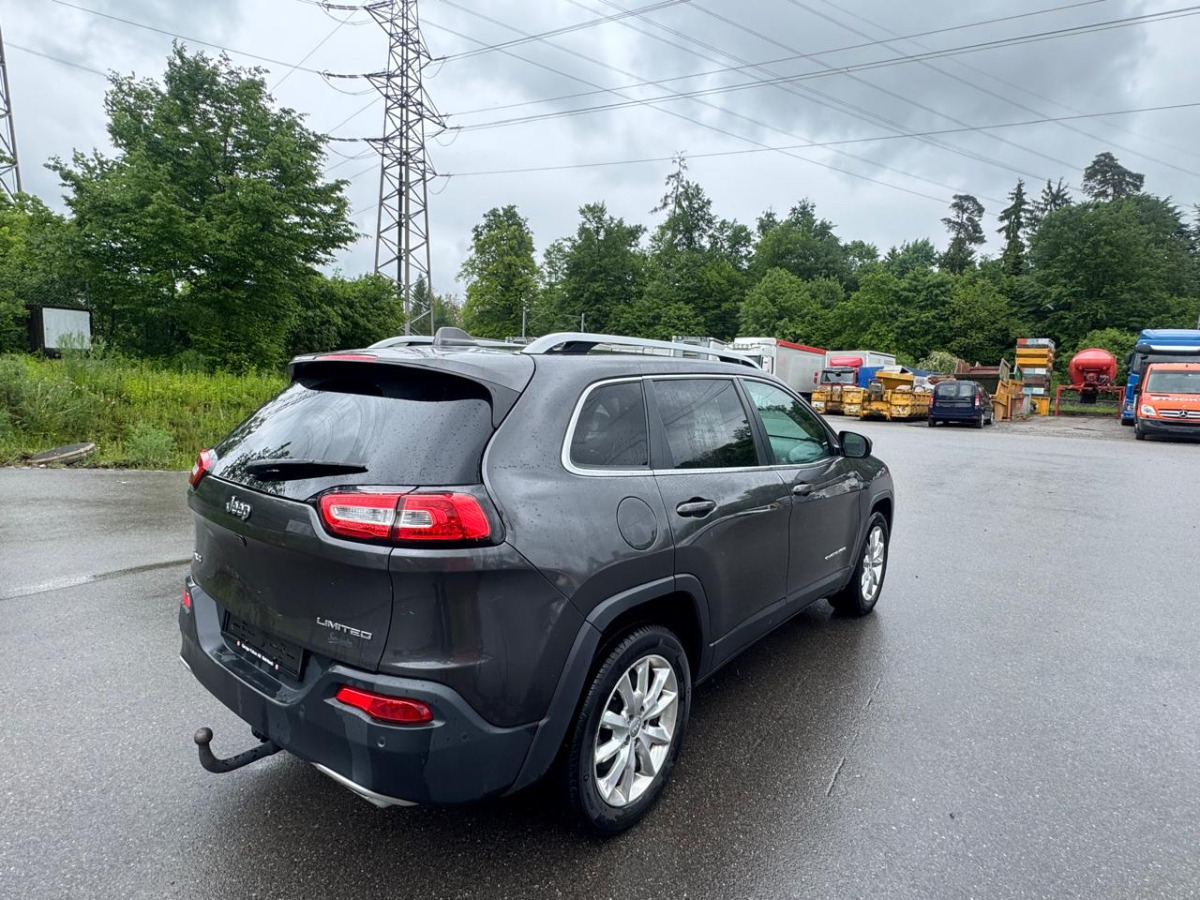JEEP Cherokee 2.2 TD - Luukpära: pilt 4 JEEP Cherokee 2.2 TD - Luukpära: pilt 4