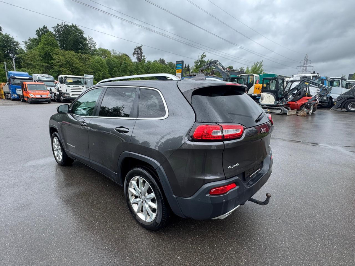 JEEP Cherokee 2.2 TD - Luukpära: pilt 5 JEEP Cherokee 2.2 TD - Luukpära: pilt 5