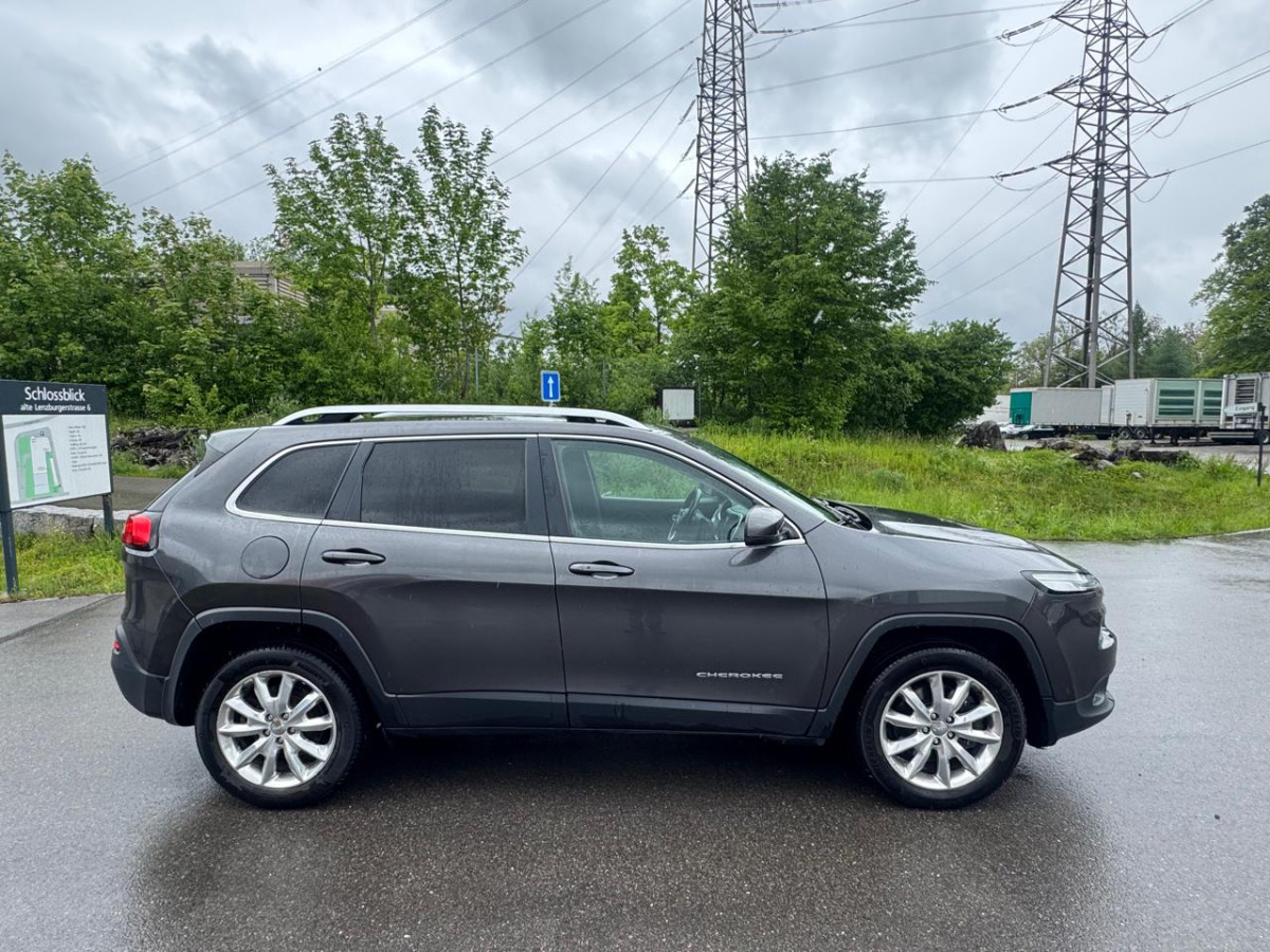 JEEP Cherokee 2.2 TD - Luukpära: pilt 3 JEEP Cherokee 2.2 TD - Luukpära: pilt 3