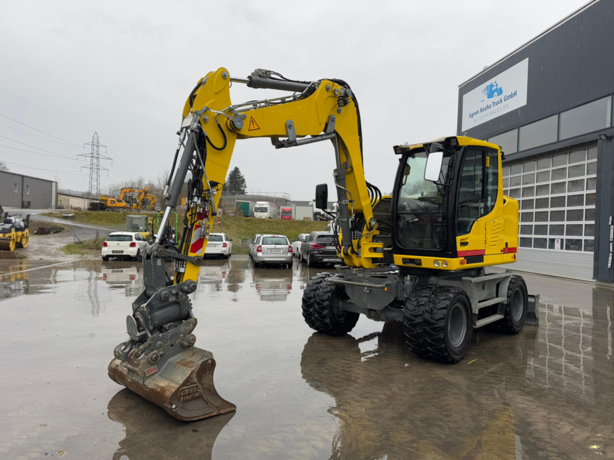 LIEBHERR 910 Compact Litronic Powertilt - Ratastel ekskavaator: pilt 1 LIEBHERR 910 Compact Litronic Powertilt - Ratastel ekskavaator: pilt 1