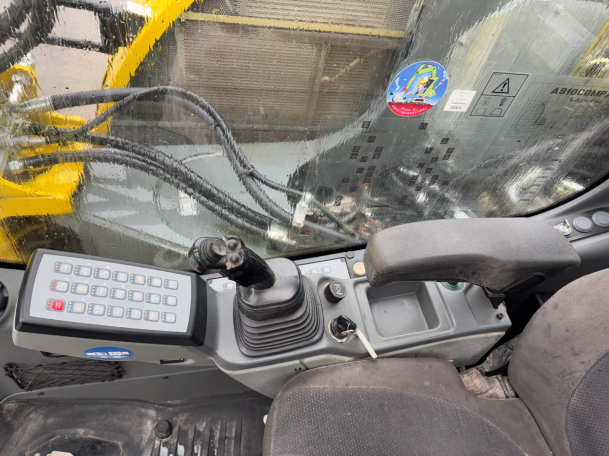 Ratastel ekskavaator LIEBHERR 910 Compact Litronic Powertilt: pilt 18 Ratastel ekskavaator LIEBHERR 910 Compact Litronic Powertilt: pilt 18