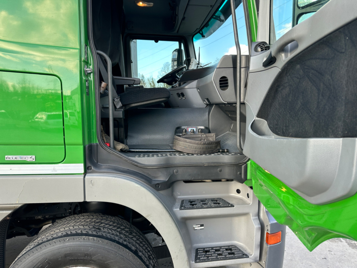 MERCEDES 2551 V8 6x2 Fassi 185-5 Bj.2020 - Kallurauto, Kraanaga veoauto: pilt 4 MERCEDES 2551 V8 6x2 Fassi 185-5 Bj.2020 - Kallurauto, Kraanaga veoauto: pilt 4