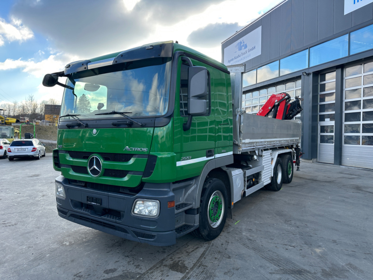 MERCEDES 2551 V8 6x2 Fassi 185-5 Bj.2020 - Kallurauto, Kraanaga veoauto: pilt 1 MERCEDES 2551 V8 6x2 Fassi 185-5 Bj.2020 - Kallurauto, Kraanaga veoauto: pilt 1