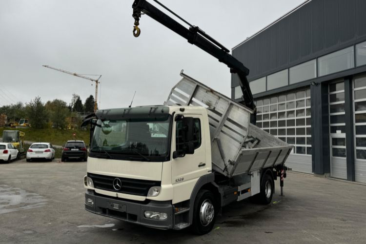 Mercedes-Benz Atego 1329 4x2 Hiab 088-2 - Kallurauto, Kraanaga veoauto: pilt 1 Mercedes-Benz Atego 1329 4x2 Hiab 088-2 - Kallurauto, Kraanaga veoauto: pilt 1