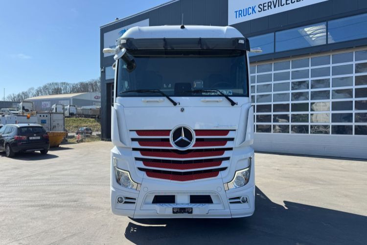 Mercedes-Benz Actros 1851 4x4 Hydraulik - Sadulveok: pilt 2 Mercedes-Benz Actros 1851 4x4 Hydraulik - Sadulveok: pilt 2