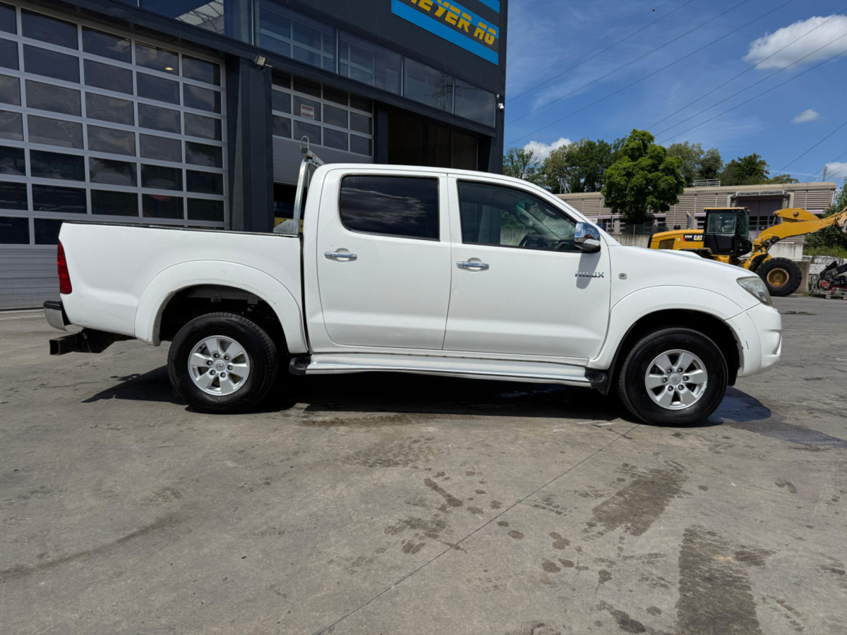 TOYOTA Hilux 3.0D 4WD - Pikap: pilt 4 TOYOTA Hilux 3.0D 4WD - Pikap: pilt 4