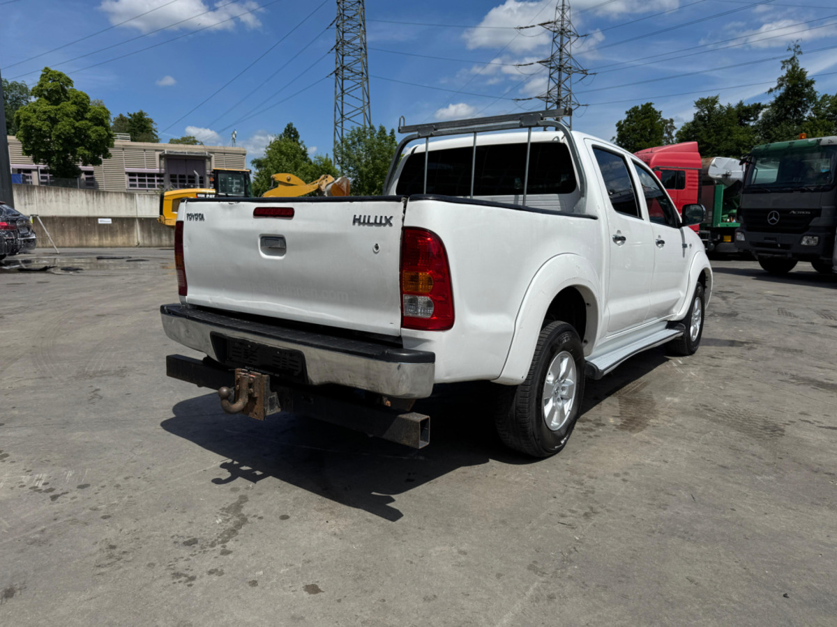 TOYOTA Hilux 3.0D 4WD - Pikap: pilt 5 TOYOTA Hilux 3.0D 4WD - Pikap: pilt 5