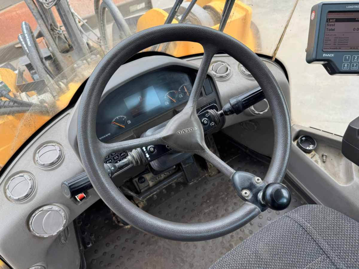 Rataslaadur VOLVO L180G: pilt 18