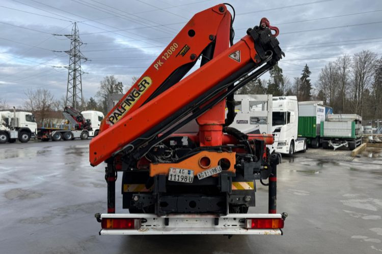 Kraanaga veoauto, Madelveok/ Platvormveok Volvo FM-420 6x2 PK12080-3: pilt 9