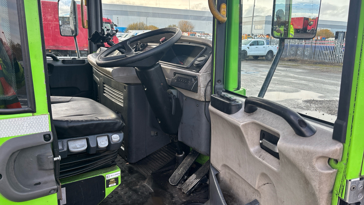 DENNIS ELITE 2 - Prügiauto: pilt 5 DENNIS ELITE 2 - Prügiauto: pilt 5