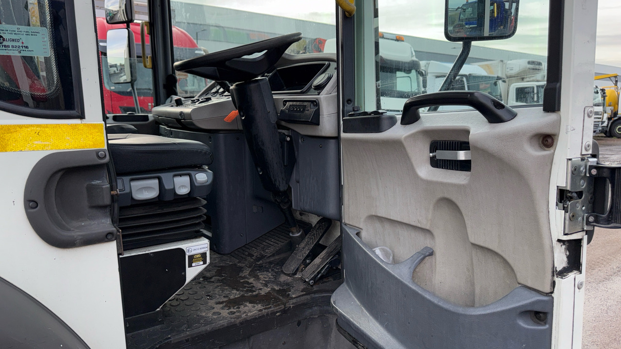 DENNIS ELITE 2 - Prügiauto: pilt 5 DENNIS ELITE 2 - Prügiauto: pilt 5