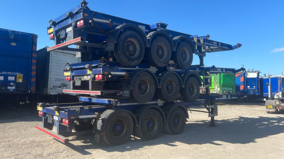 DENNISON SLIDING SKELETAL STACK OF 3 - Haagis: pilt 5 DENNISON SLIDING SKELETAL STACK OF 3 - Haagis: pilt 5