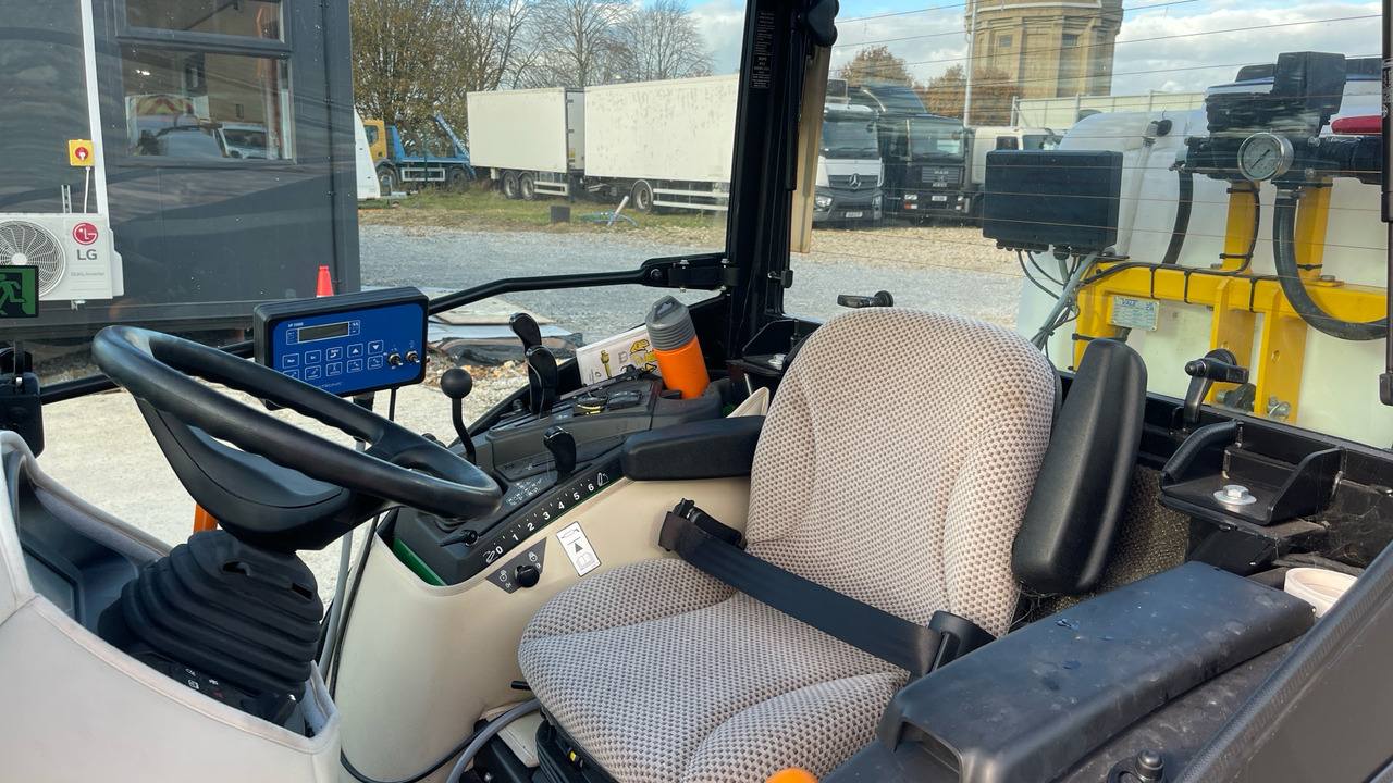 JOHN DEERE 2038R - Traktor: pilt 5 JOHN DEERE 2038R - Traktor: pilt 5