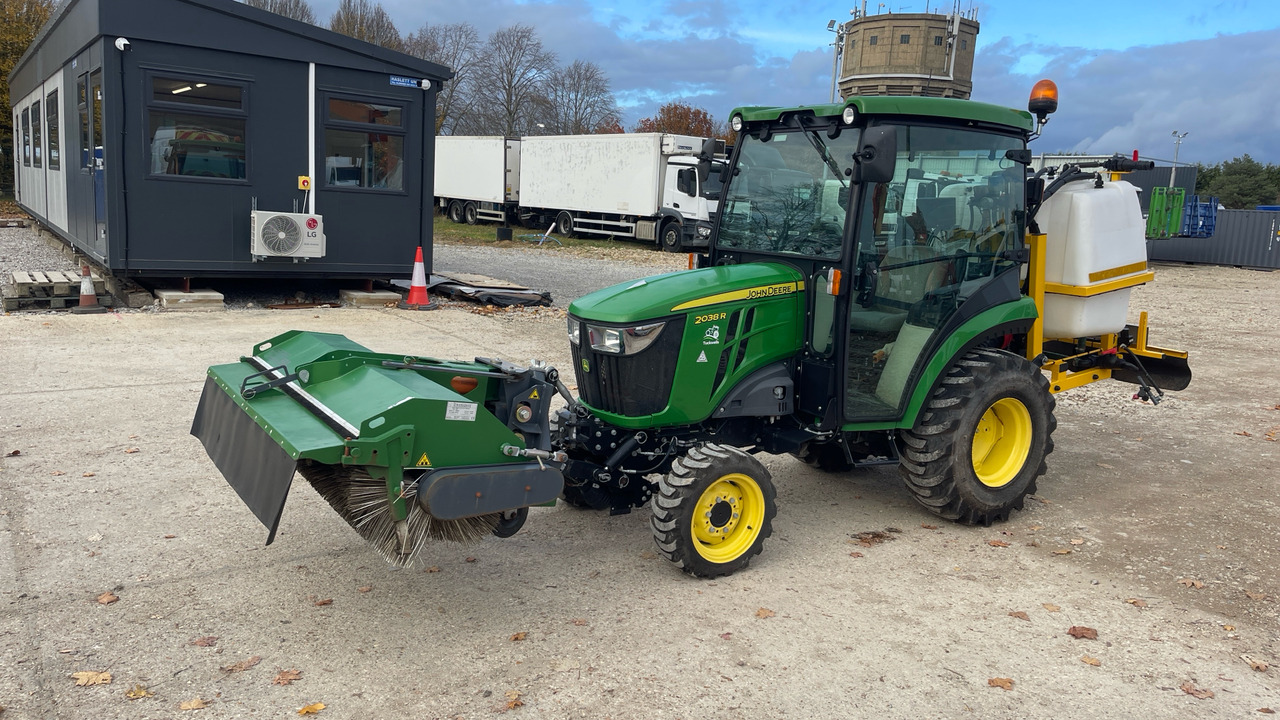 JOHN DEERE 2038R - Traktor: pilt 2 JOHN DEERE 2038R - Traktor: pilt 2