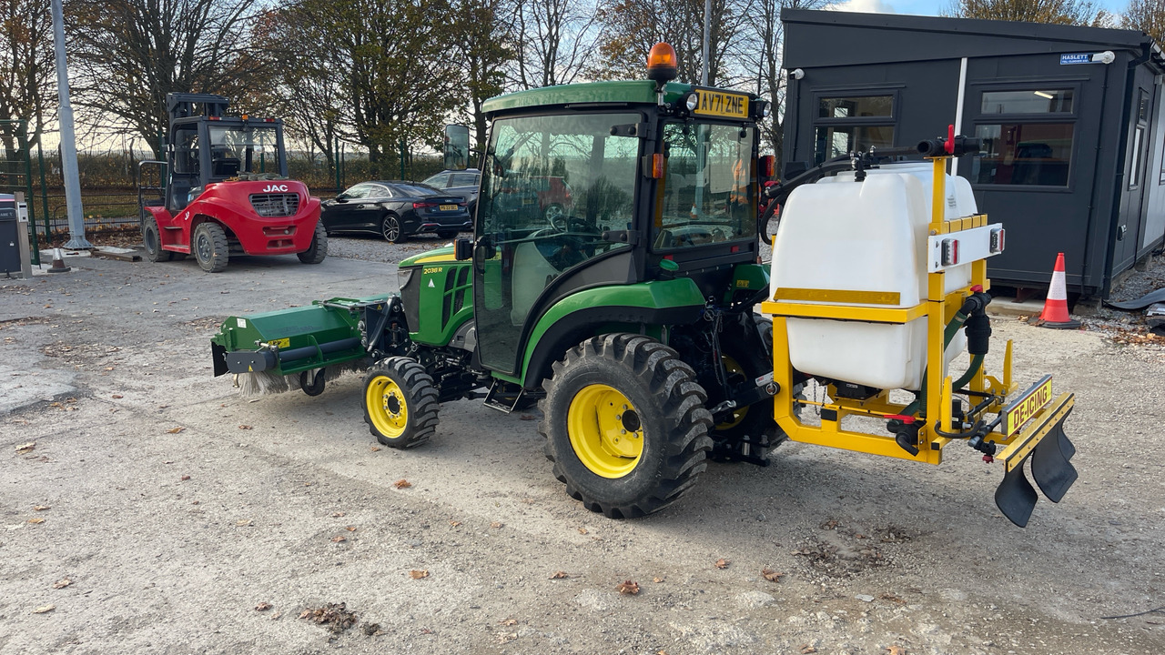 JOHN DEERE 2038R - Traktor: pilt 3 JOHN DEERE 2038R - Traktor: pilt 3
