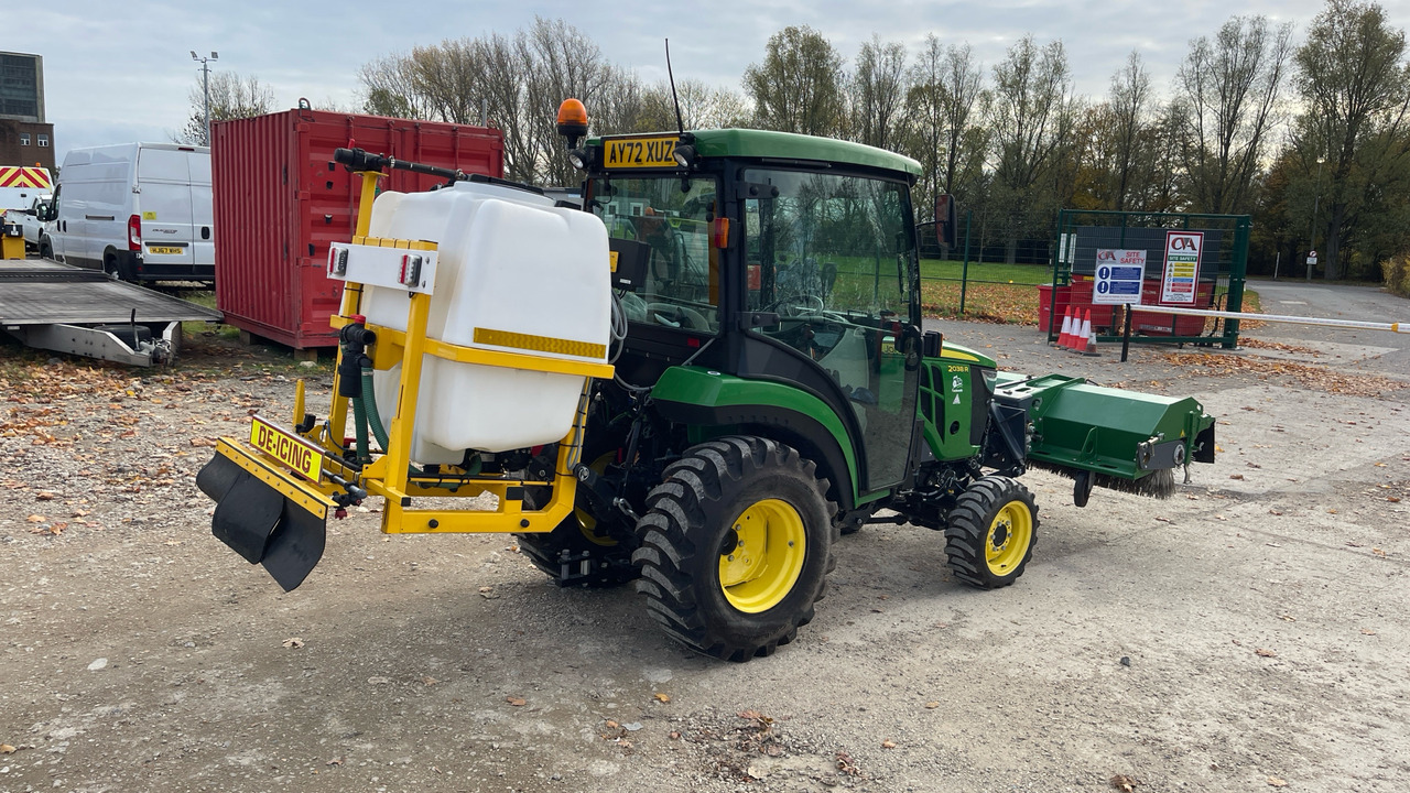 JOHN DEERE 2038R - Traktor: pilt 4 JOHN DEERE 2038R - Traktor: pilt 4