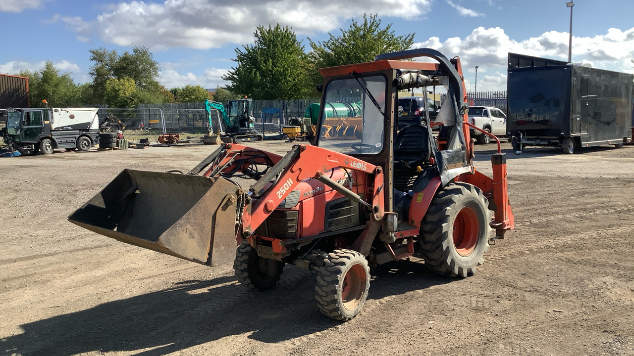 KUBOTA B3030 - Ekskavaator-laadur: pilt 1 KUBOTA B3030 - Ekskavaator-laadur: pilt 1