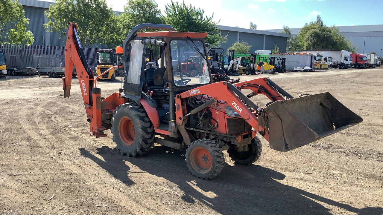 KUBOTA B3030 - Ekskavaator-laadur: pilt 2 KUBOTA B3030 - Ekskavaator-laadur: pilt 2
