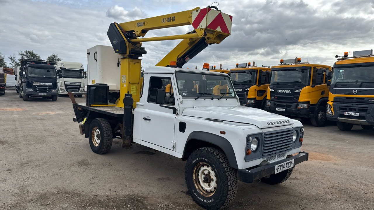 Land Rover Defender 110 2.2 TDCI - Veoautolt tõusev platvorm: pilt 1 Land Rover Defender 110 2.2 TDCI - Veoautolt tõusev platvorm: pilt 1